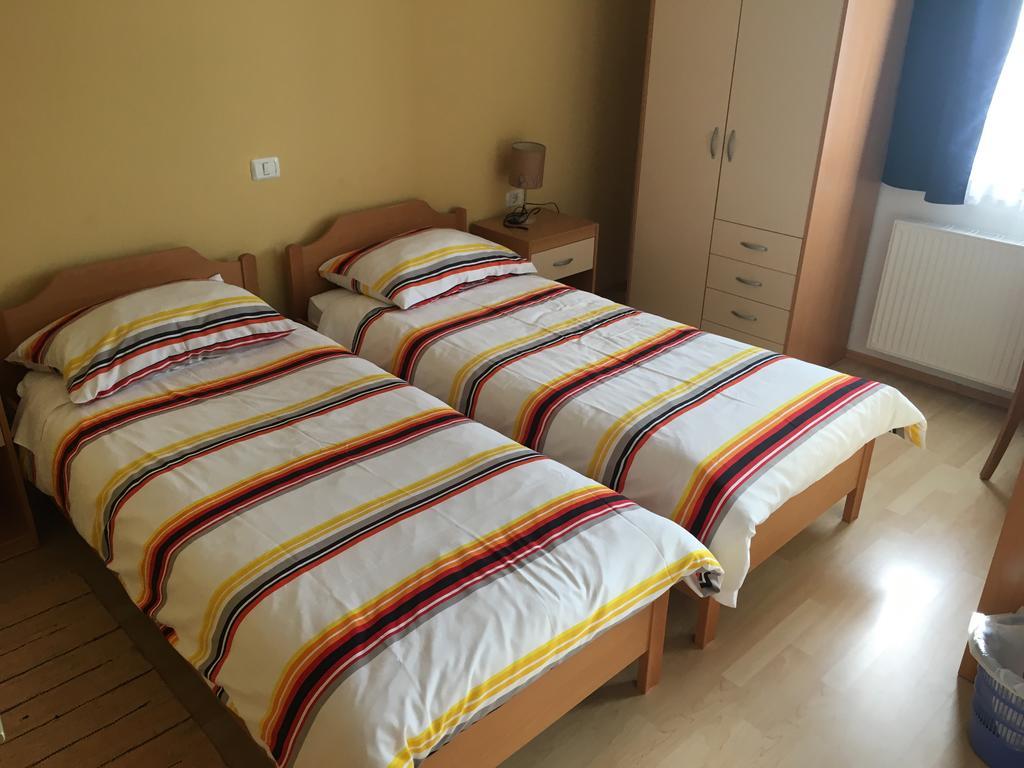 Guest House Okrepcevalnica Zemonska Vaga イリルスカ・ビストリツァ エクステリア 写真