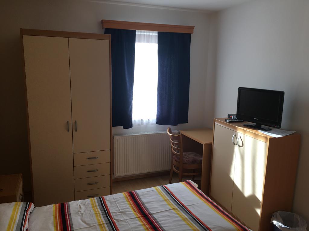 Guest House Okrepcevalnica Zemonska Vaga イリルスカ・ビストリツァ エクステリア 写真