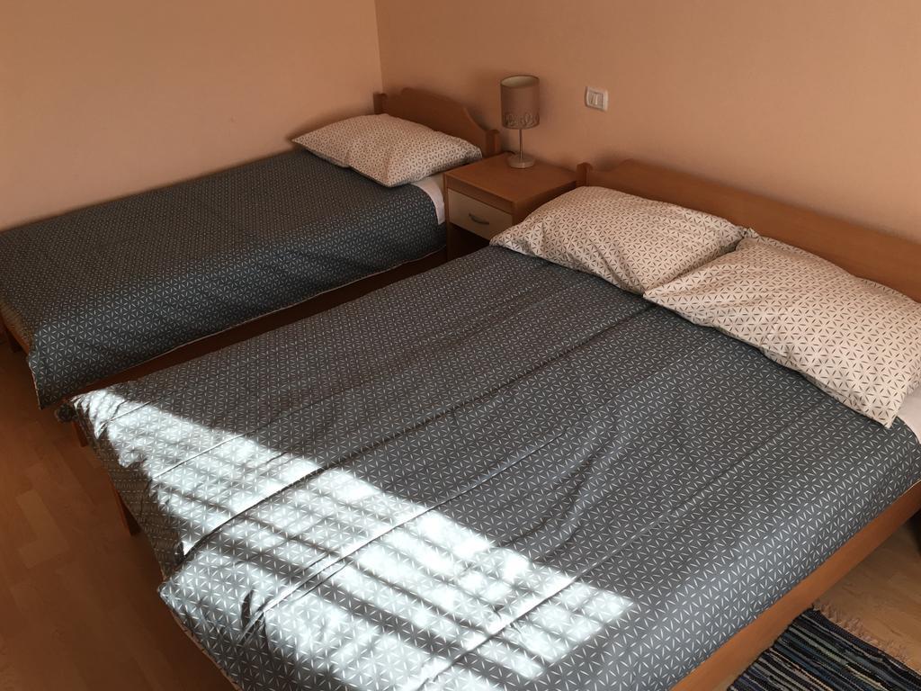 Guest House Okrepcevalnica Zemonska Vaga イリルスカ・ビストリツァ エクステリア 写真