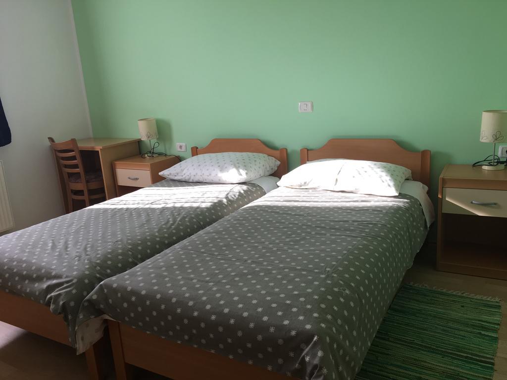 Guest House Okrepcevalnica Zemonska Vaga イリルスカ・ビストリツァ エクステリア 写真