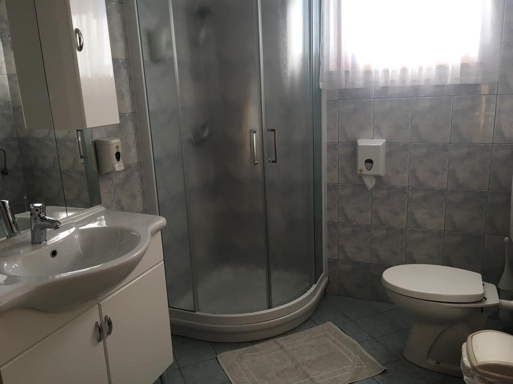 Guest House Okrepcevalnica Zemonska Vaga イリルスカ・ビストリツァ エクステリア 写真